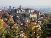 38 Scendendo da via San Vigilio vista sul Seminario e Borgo Canale 